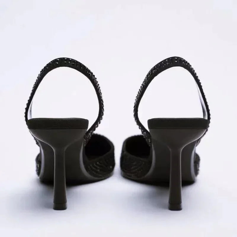 "Elegante dames sandalen met puntige neus, hoge hak en verstelbare bandjes, ideaal voor comfort en stijl in de zomer."