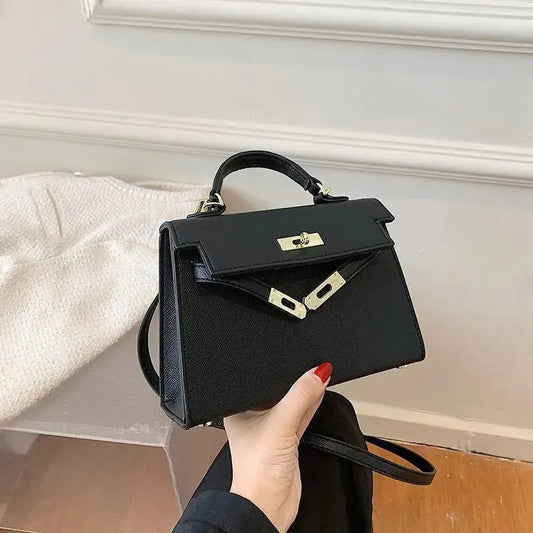 "Elegante dames schoudertas van leer, verkrijgbaar in beige, bruin, wit, en zwart, klassieke en stijlvolle uitstraling."