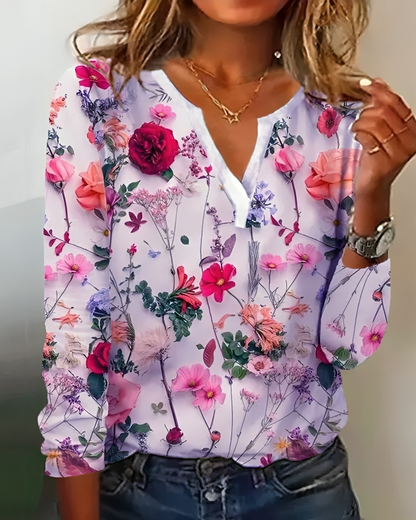 "Elegante Elisa blouse met bloemenpatroon, V-hals en lange mouwen, voor een verfijnde uitstraling in dameskleding."