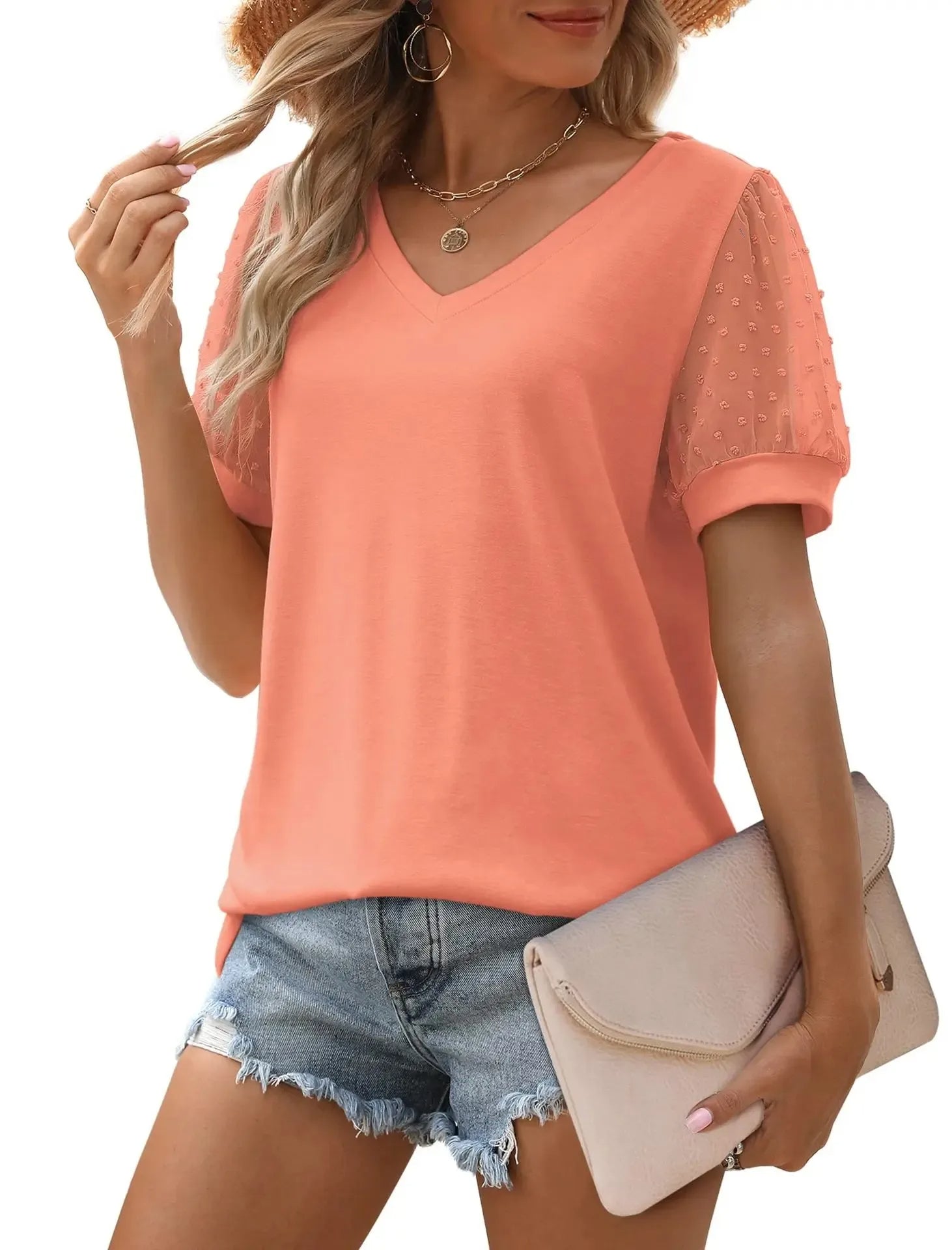"Elegante Emma V-Hals linnen top voor dames, luchtig ontwerp met stijlvolle V-hals, ideaal voor casual en chique outfits."