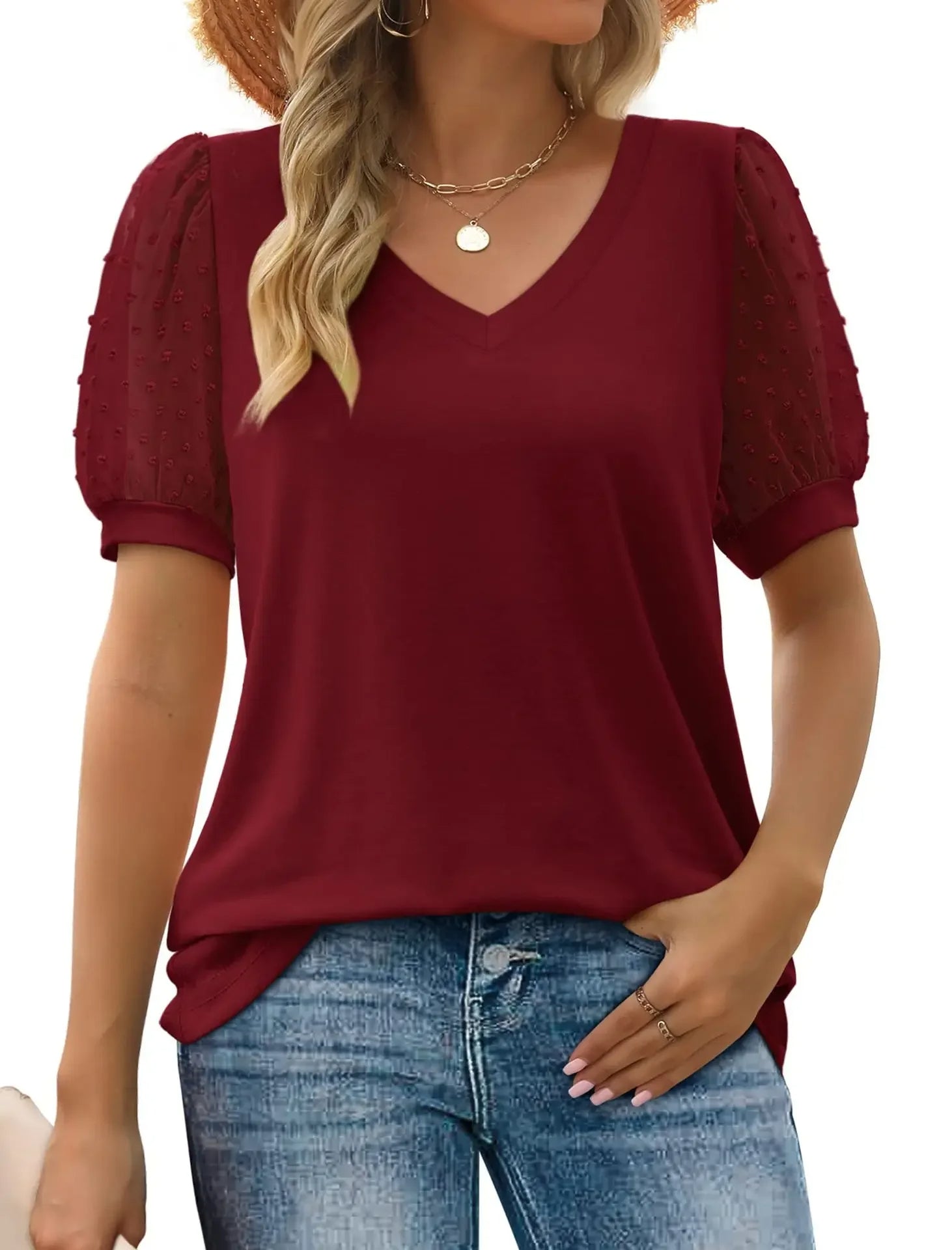 "Elegante Emma V-Hals linnen top voor dames, luchtig ontwerp met stijlvolle V-hals, ideaal voor casual en chique outfits."