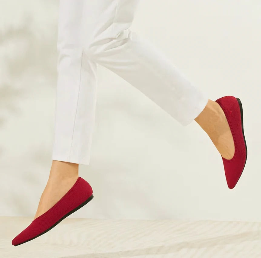 "Elegante en ademende ballerinaschoenen, zijaanzicht met mesh-ontwerp en slanke vorm voor dagelijks comfort in damesmode."