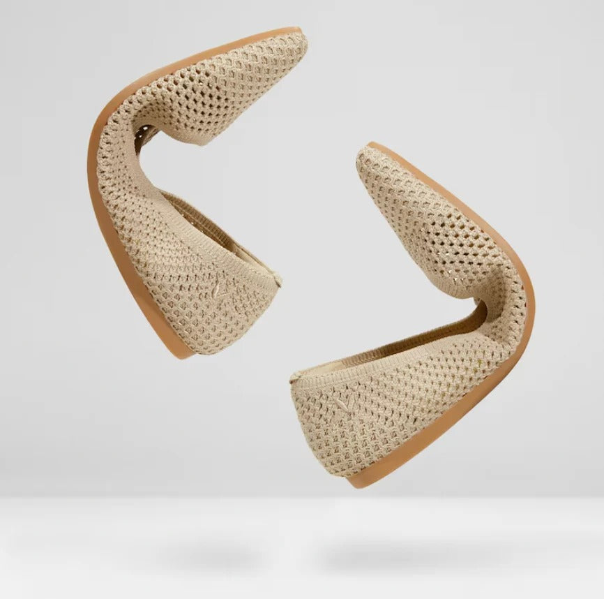 "Elegante en ademende ballerinaschoenen, zijaanzicht met mesh-ontwerp en slanke vorm voor dagelijks comfort in damesmode."