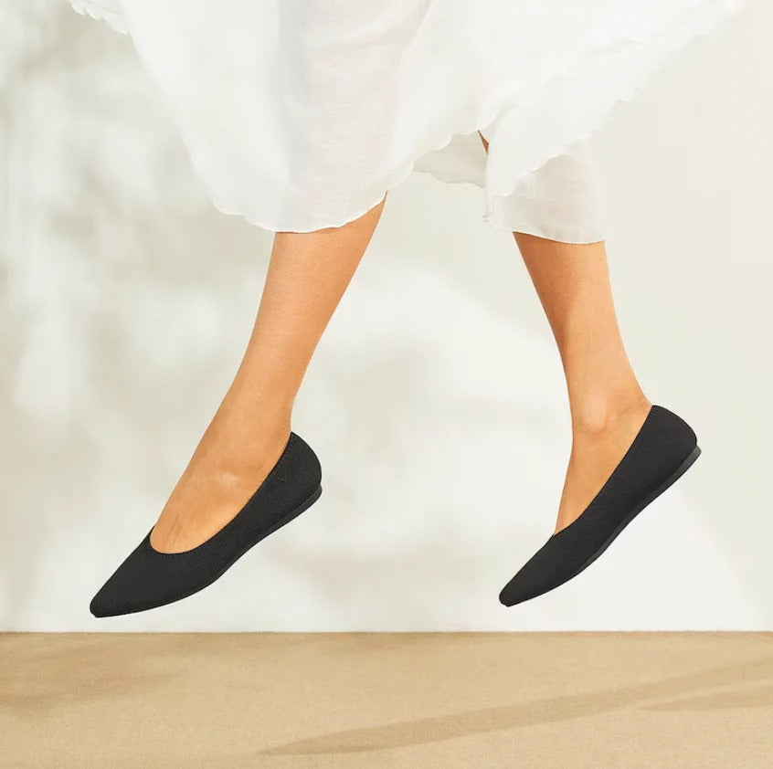 "Elegante en ademende ballerinaschoenen, zijaanzicht met mesh-ontwerp en slanke vorm voor dagelijks comfort in damesmode."