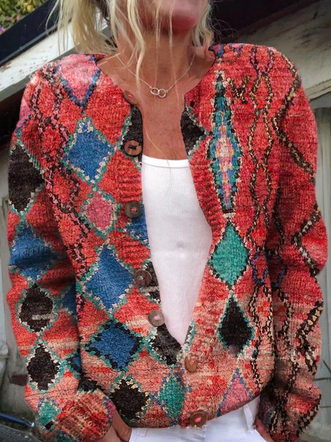 "Elegante gebloemde gebreide cardigan voor dames, met bloemenpatroon en knoopdetails, ideaal voor elke gelegenheid."