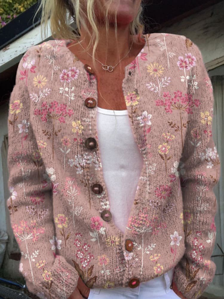 "Elegante gebloemde gebreide cardigan voor dames, met bloemenpatroon en knoopdetails, ideaal voor elke gelegenheid."