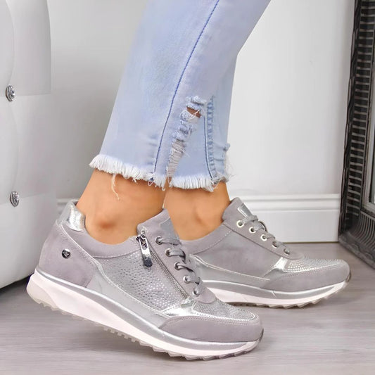 "Elegante grijze orthopedische damesschoenen met ademend ontwerp en comfortabele schokabsorberende zolen."
