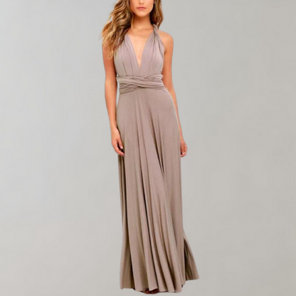 "Elegante Isabeau wikkeljurk in wijnrood, maxi-lengte met veelzijdige pasvorm en ademende stof voor zomerdagen."