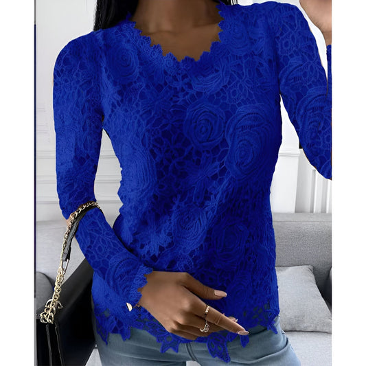 "Elegante kanten blouse met lange mouwen, vrouwelijke uitstraling, klassieke ronde hals, ideaal voor elke gelegenheid."
