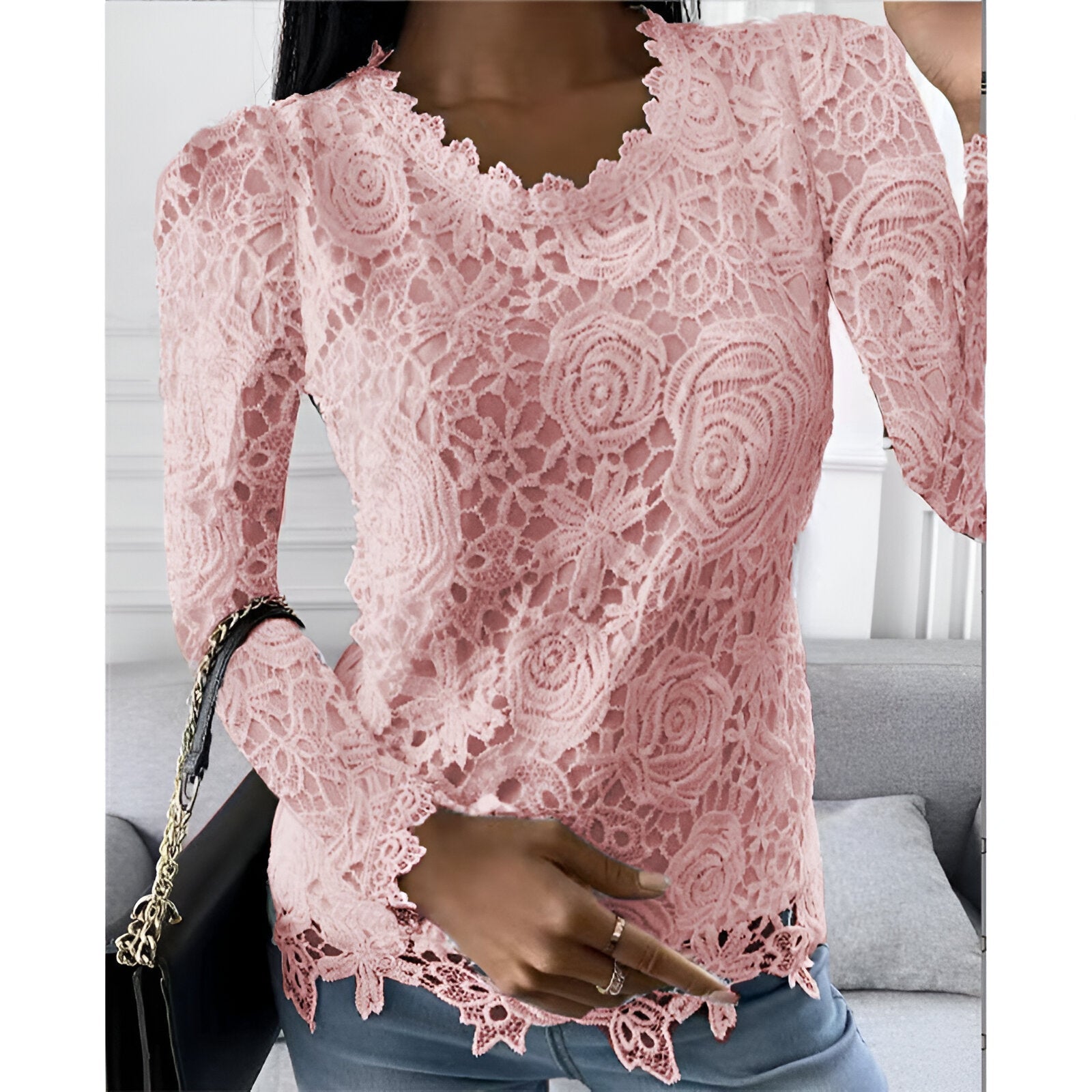 "Elegante kanten blouse met lange mouwen, vrouwelijke uitstraling, klassieke ronde hals, ideaal voor elke gelegenheid."