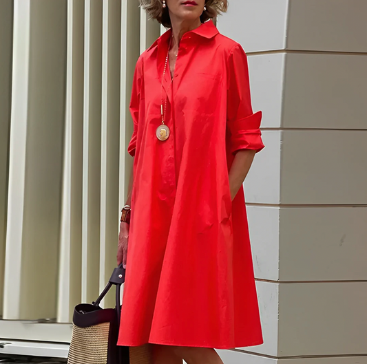 "Elegante Katarina midi jurk met lange mouwen, getailleerd silhouet en vrouwelijke uitstraling in diverse kleuren."