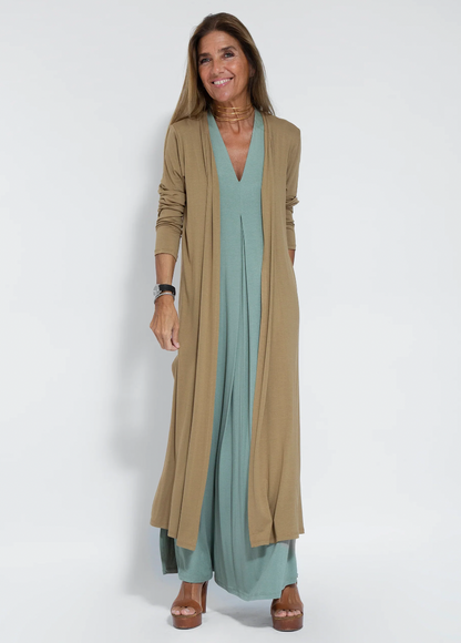 "Elegante Kate Set met lange jurk en stijlvolle weste, dameskleding, in diverse kleuren voor comfort en vrouwelijkheid."