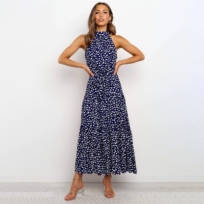 "Elegante lange jurk met stippen in vloeiende stof, verkrijgbaar in levendige kleuren zoals geel en marineblauw."