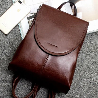 "Elegante leren rugzak met veelzijdige opbergruimte, hoogwaardig leer, tijdloos ontwerp, ideaal voor modebewuste vrouwen."