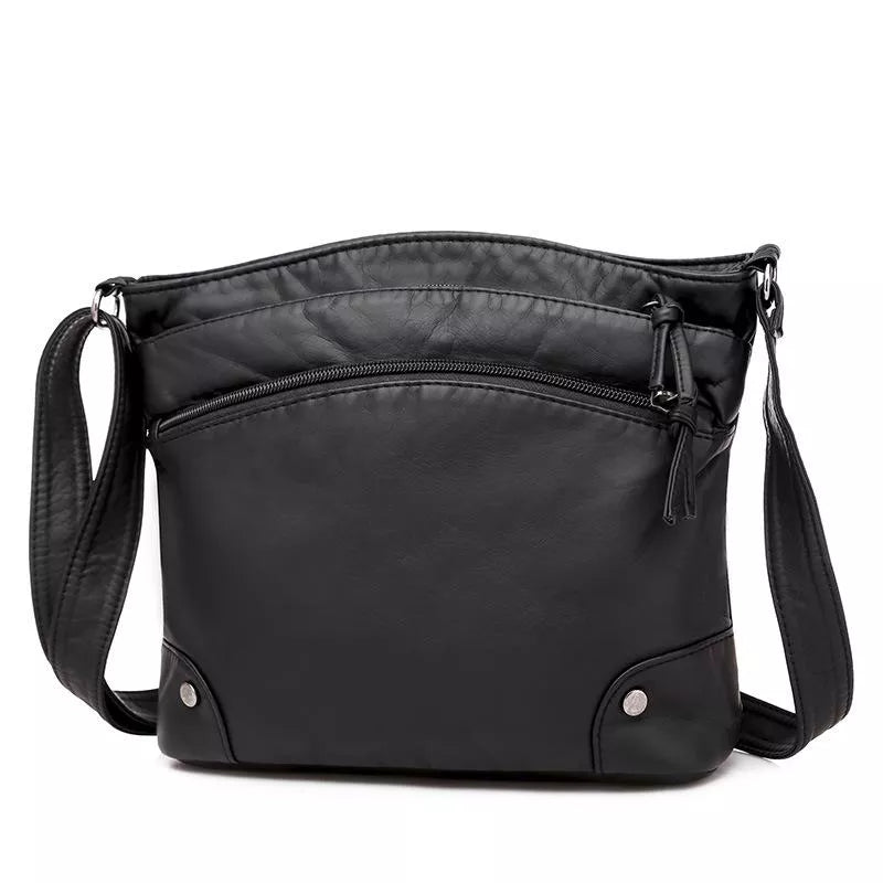 "Elegante leren schoudertas voor dames, zwart of bruin, met klep en verstelbare riem, weerbestendig en stijlvol ontwerp."