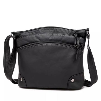 "Elegante leren schoudertas voor dames, zwart of bruin, met klep en verstelbare riem, weerbestendig en stijlvol ontwerp."