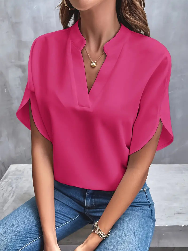 "Elegante lichtgewicht damesblouse met verfijnde afwerking, ideale pasvorm en beschikbaar in meerdere kleuren."