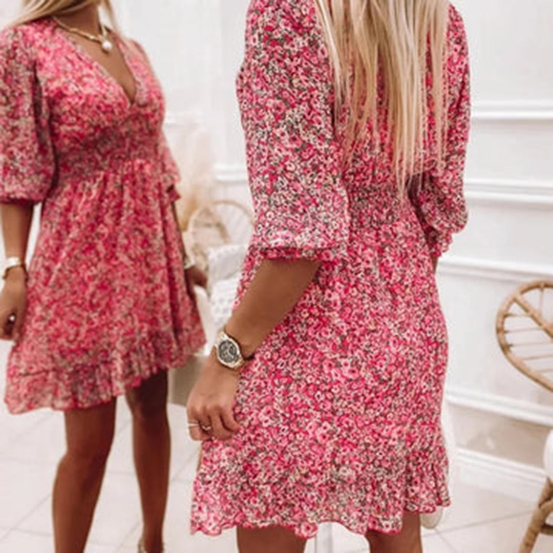 "Elegante luchtige midi zomerjurk voor dames met V-hals, korte mouwen in roze, blauw en groen, ideaal voor zomerdagen"