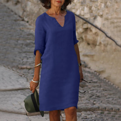 Elegante Marjan zomerjurk met V-hals, 3/4 mouwen, lichtgewicht stof, perfect voor casual en informele gelegenheden.