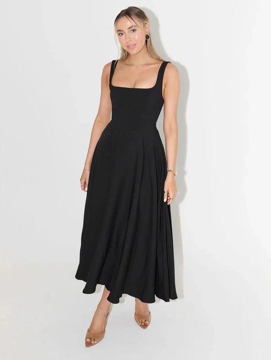 "Elegante midi-jurk met hoge taille en vierkante halslijn, vloeiende stof, benadrukt silhouet en biedt comfort."