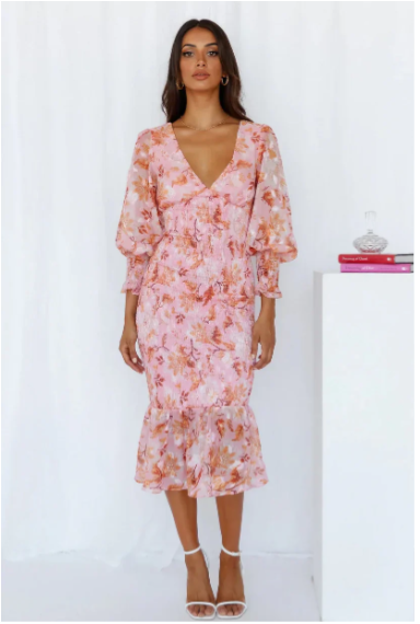 Elegante midi jurk voor dames met verfijnde bloemenprint, lichte stof, zomerse chic uitstraling voor iedere gelegenheid.