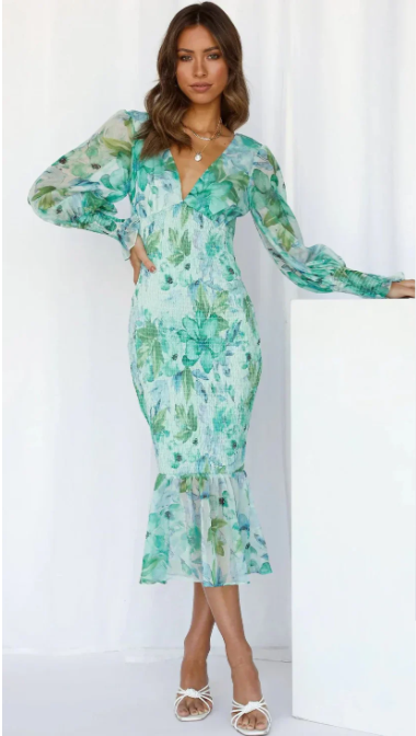 Elegante midi jurk voor dames met verfijnde bloemenprint, lichte stof, zomerse chic uitstraling voor iedere gelegenheid.