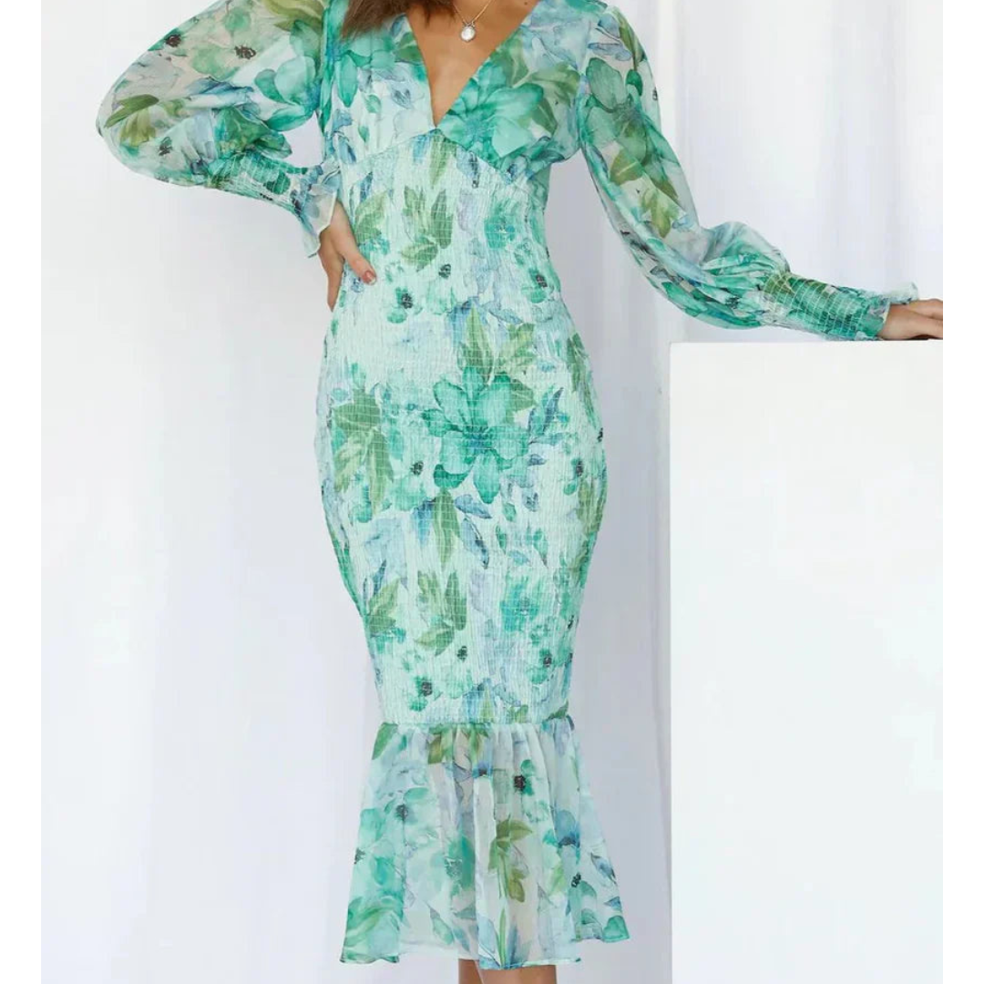 Elegante midi jurk voor dames met verfijnde bloemenprint, lichte stof, zomerse chic uitstraling voor iedere gelegenheid.