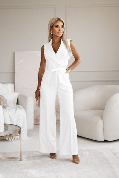 "Elegante mouwloze jumpsuit met V-hals en rechte pijpen, luxe stof, flatterend design voor een stijlvolle look."