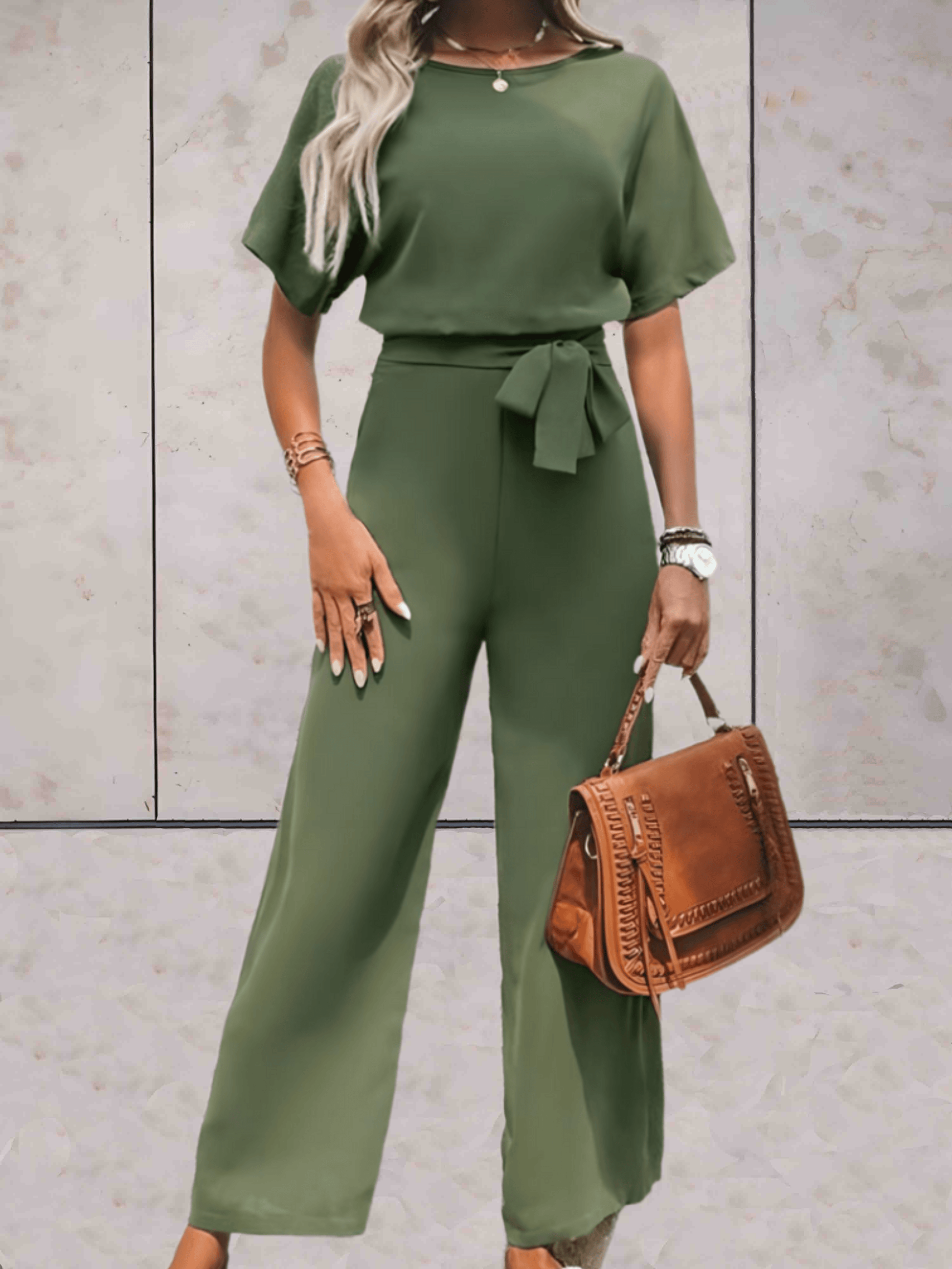 "Elegante Noa jumpsuit voor dames met wijde mouwen en striklinten, comfortabele luchtige stof, ideaal voor elke gelegenheid."