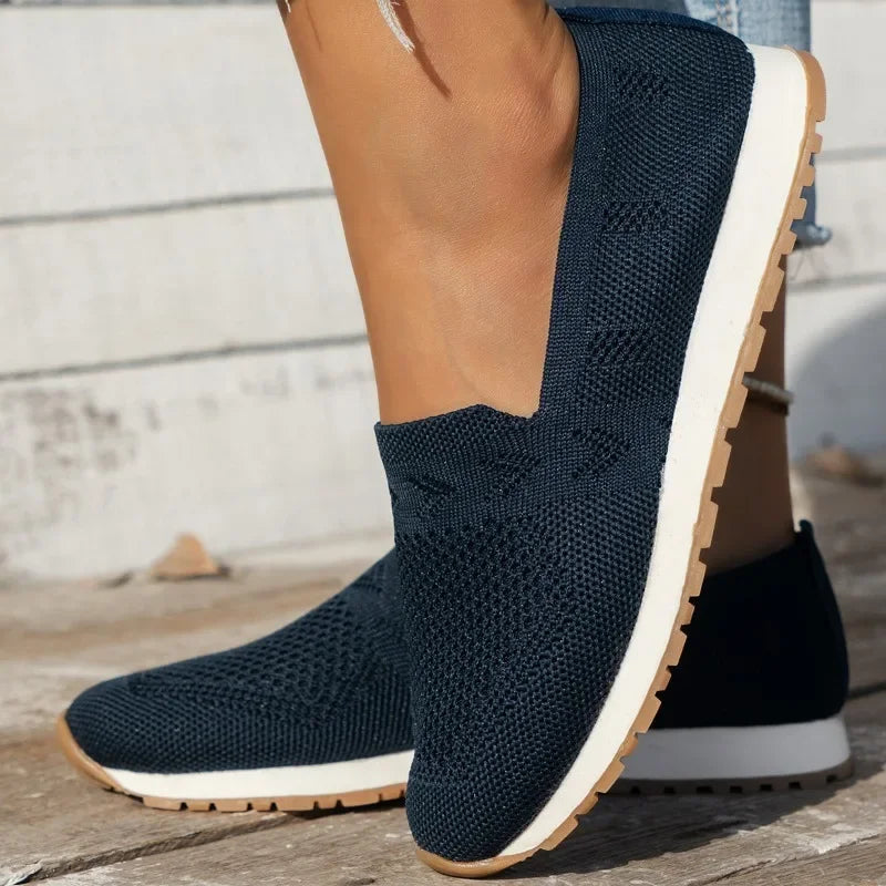 "Elegante orthopedische dames loafers, slip-on instappers, zacht bovenwerk, ronde neus, schokabsorberende en antislip zool."