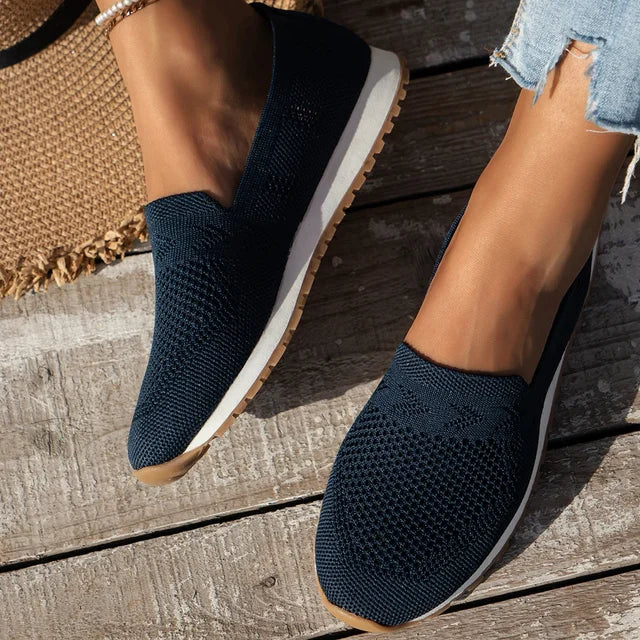 "Elegante orthopedische dames loafers, slip-on instappers, zacht bovenwerk, ronde neus, schokabsorberende en antislip zool."