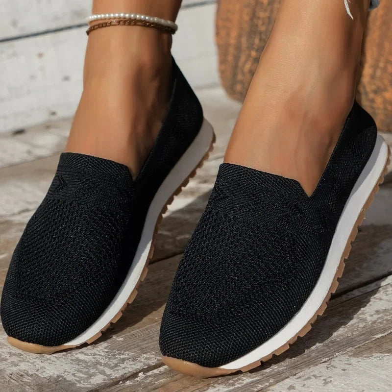 "Elegante orthopedische dames loafers, slip-on instappers, zacht bovenwerk, ronde neus, schokabsorberende en antislip zool."