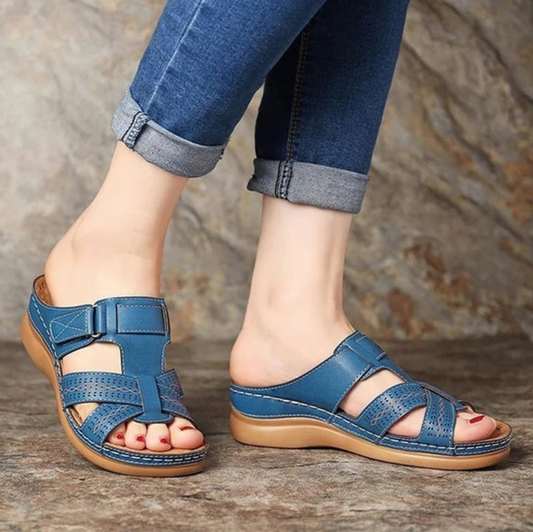 Elegante orthopedische dames sandalen met comfortabel design, verkrijgbaar in blauw, bruin, donkerblauw, rood en wijnrood.