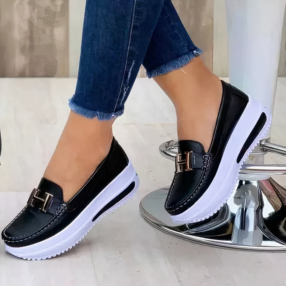 "Elegante orthopedische dames schoenen, beige kleur, comfortabel design voor actieve vrouwen. Pijnverlichting en stijlvolle l