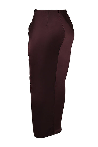 "Elegante satijnen Odette set met corset-top en maxirok, luxe diepe tinten voor stijlvolle vrouwelijke uitstraling."