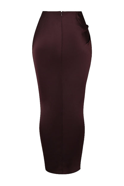 "Elegante satijnen Odette set met corset-top en maxirok, luxe diepe tinten voor stijlvolle vrouwelijke uitstraling."