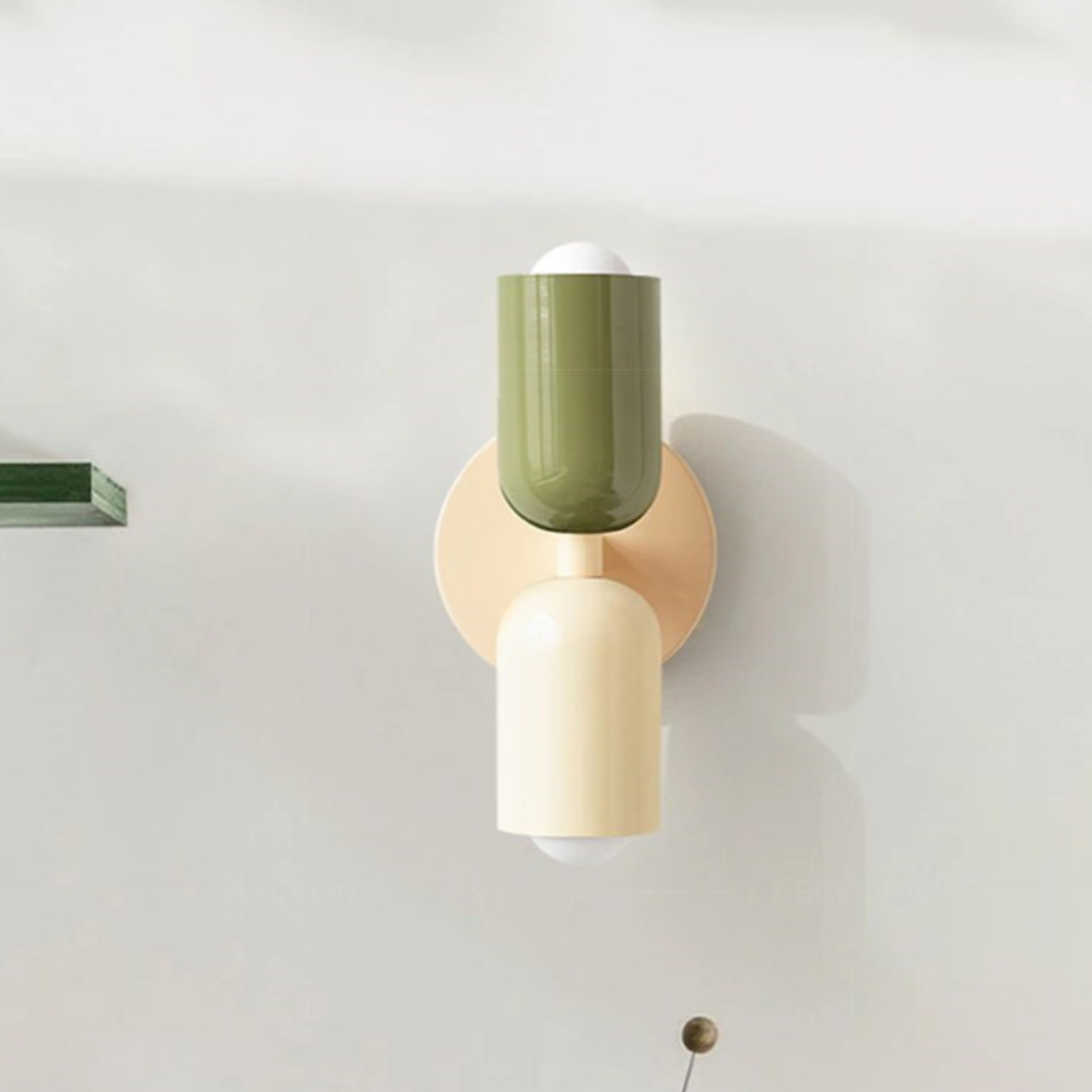 "Elegante Scandinavisch ontworpen wandlamp met LED, verkrijgbaar in meerdere kleuren voor warmte en stijl in elk interieur."