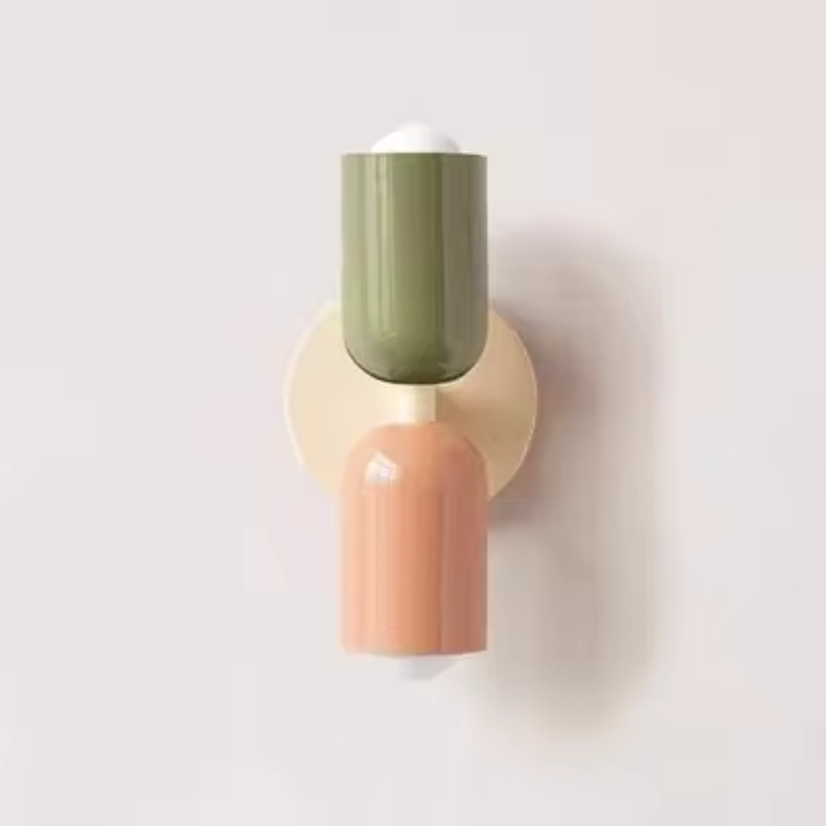 "Elegante Scandinavisch ontworpen wandlamp met LED, verkrijgbaar in meerdere kleuren voor warmte en stijl in elk interieur."