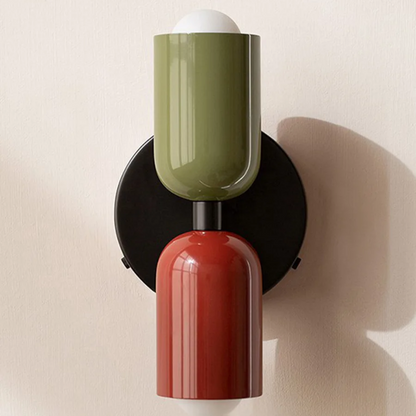 "Elegante Scandinavisch ontworpen wandlamp met LED, verkrijgbaar in meerdere kleuren voor warmte en stijl in elk interieur."