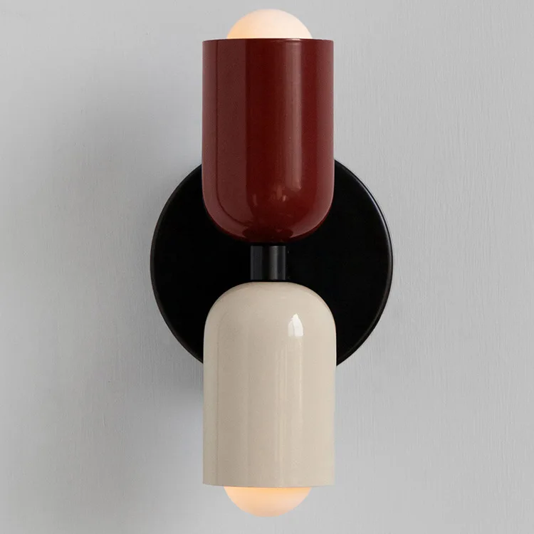 "Elegante Scandinavisch ontworpen wandlamp met LED, verkrijgbaar in meerdere kleuren voor warmte en stijl in elk interieur."
