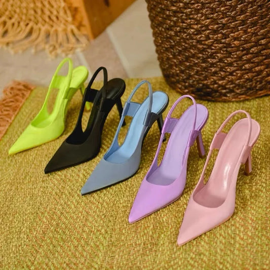 "Elegante slingback pumps met hoge hak, puntige neus, en slingback bandje, perfect voor chique evenementen en dagelijks comfo