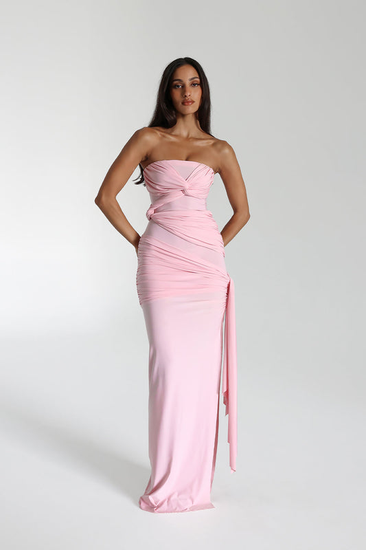 "Elegante strapless Maxi-jurk in bloesem roze, voorzijde, met luxueus knoopdetail en zijstrik, vrouwelijke en sensuele uitstr
