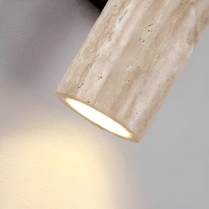 "Elegante travertin wandlamp met duurzaam LED, biedt warme gloed en verfijnde esthetiek voor elk interieur."