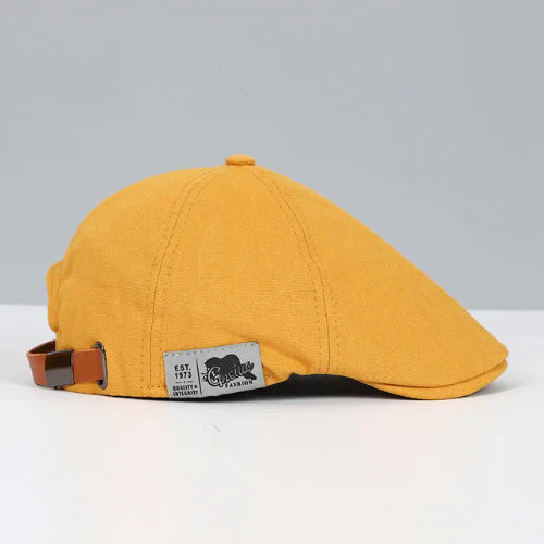 "Elegante verstelbare mannen baret in zwart, tijdloos ontwerp, voor stijlvolle en veelzijdige looks bij diverse gelegenheden.