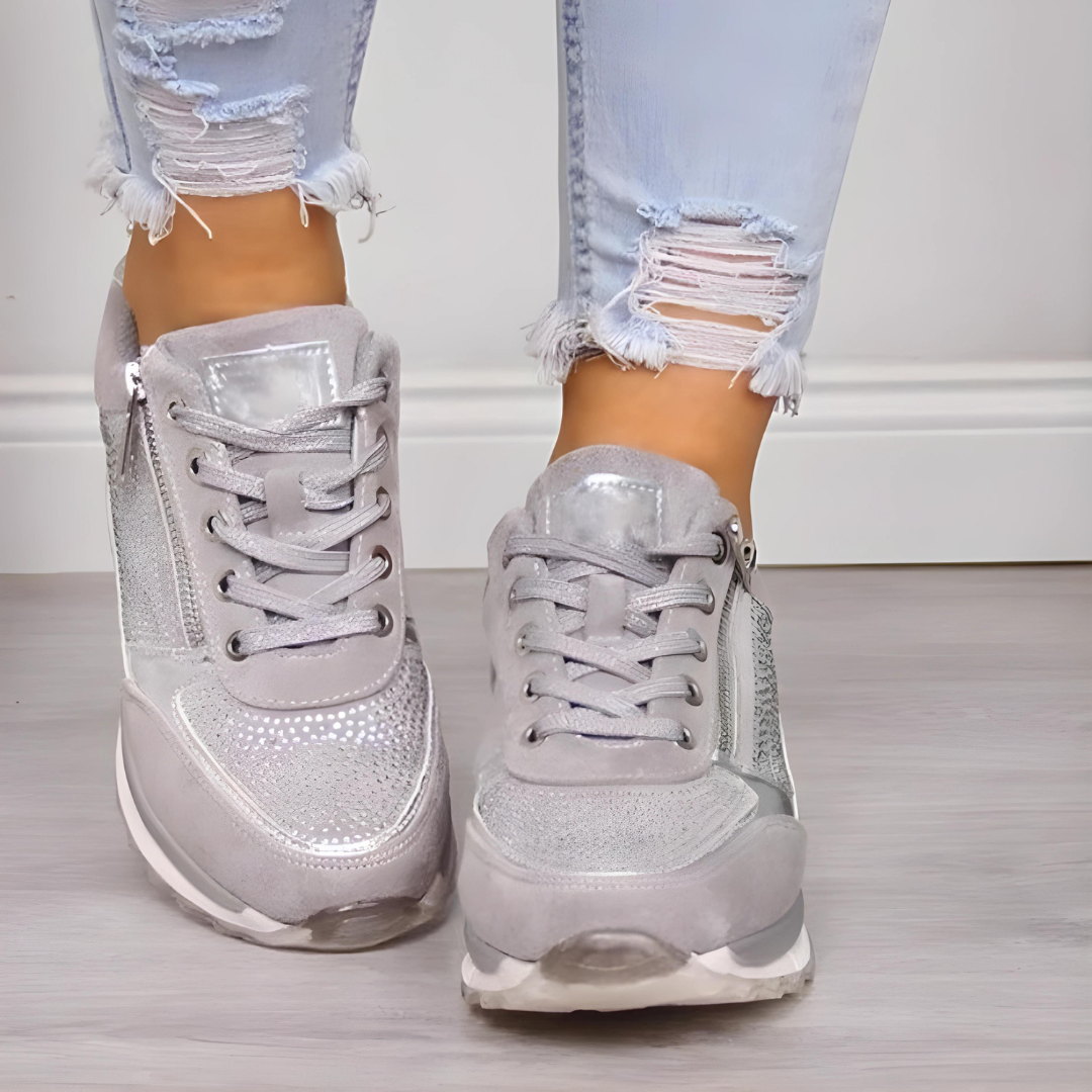 "Elegante vrouwen orthopedische sneakers, grijze tone, perfecte mix van comfort en stijl voor dagelijkse wandelingen."