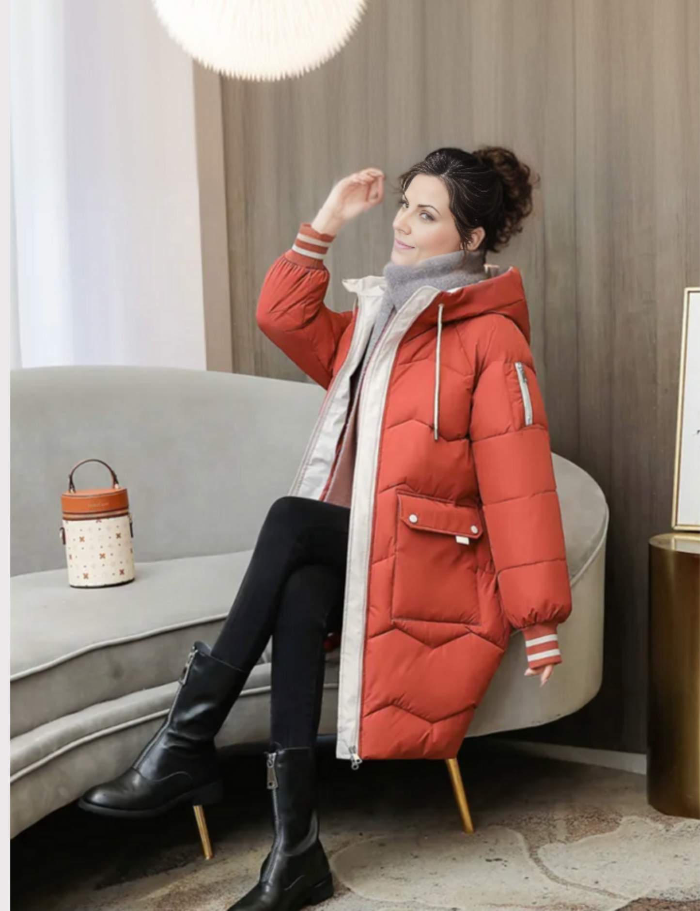 "Elegante winterparka met getailleerde snit en zachte kapuchon voor dames, ideale isolatie voor koude dagen."