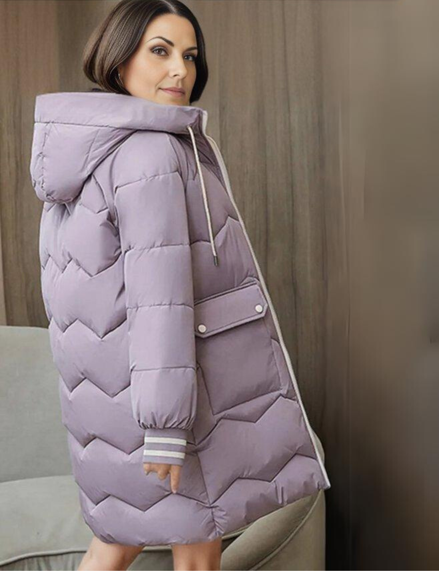 "Elegante winterparka met getailleerde snit en zachte kapuchon voor dames, ideale isolatie voor koude dagen."
