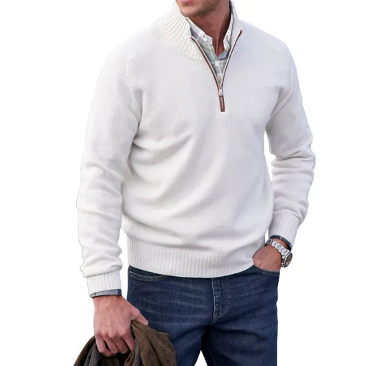 "Elegante witte heren kasjmier trui met rits, luxueuze stof, opstaande kraag, slank silhouet en huidvriendelijk materiaal."
