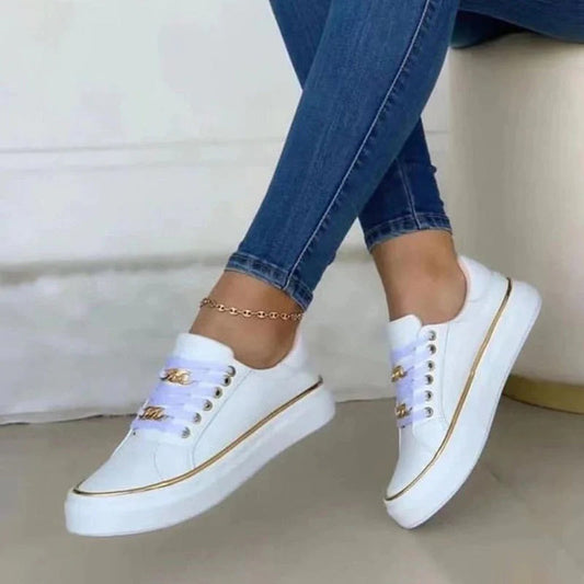 Elegante witte orthopedische damesschoenen met comfortabele pasvorm en tijdloos design. Perfect voor elke gelegenheid.