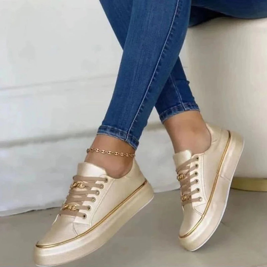 Elegante witte orthopedische damesschoenen met comfortabele pasvorm en tijdloos design. Perfect voor elke gelegenheid.